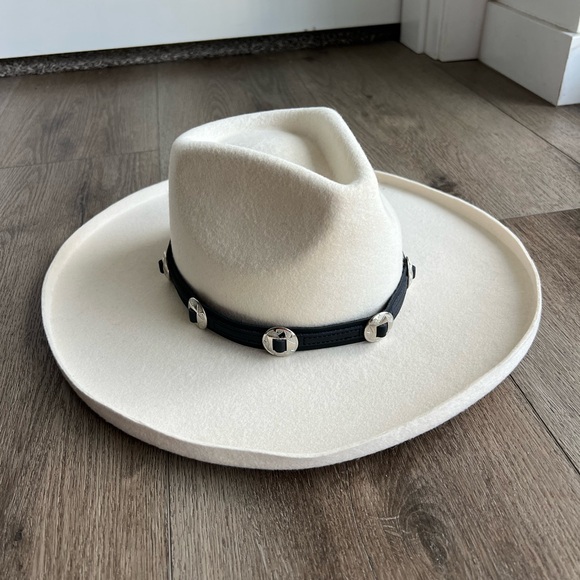 Womens GIGI PIP Hat with Black Studded Band